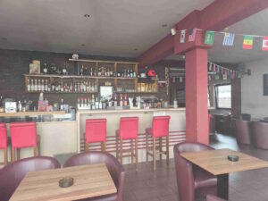 Modern bar counter at All Time Lounge Cafe in Leonberg with drinks selection and lounge atmosphere.