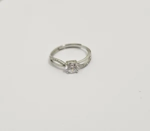 Silver-tone ring with clear centre stone from VIORÉA Jewellery in Stuttgart